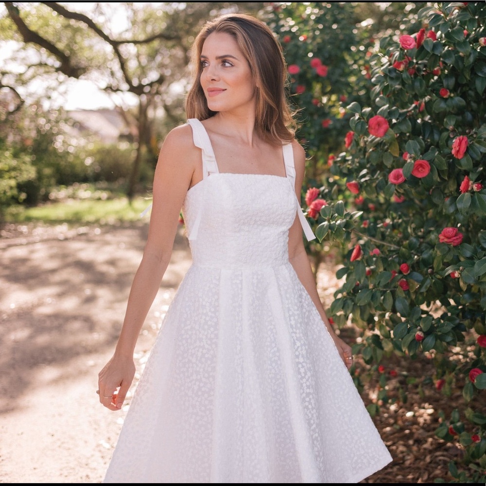 Gal Meets Glam “Helen” dress